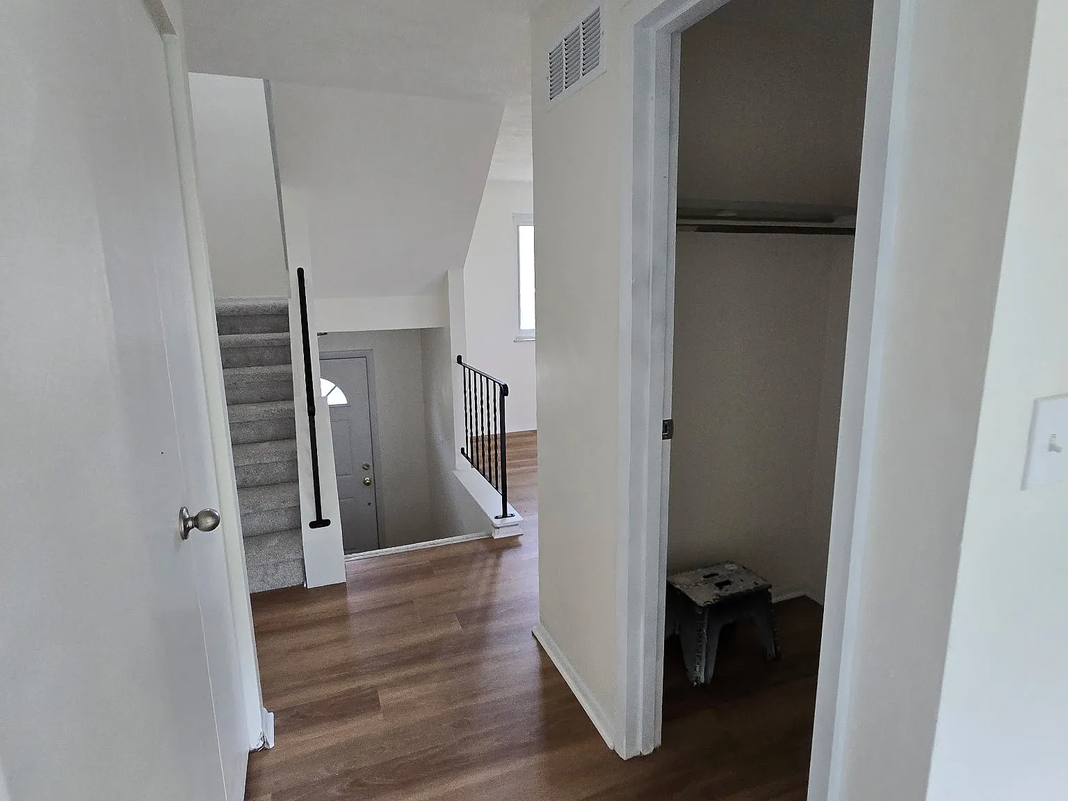 2 bed, 1000 sqft, $1,200 — Photo 3