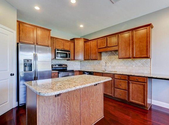5th image of 3817 Honeytree Ln