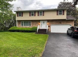 23 Stebbins Dr, Clinton, NY 13323