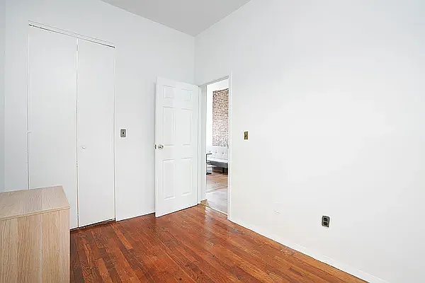 Rented by Waldstar Real Estate LLC | media 29