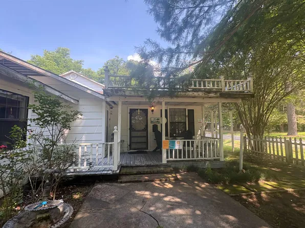 211 E Bonham St, Jefferson, TX 75657