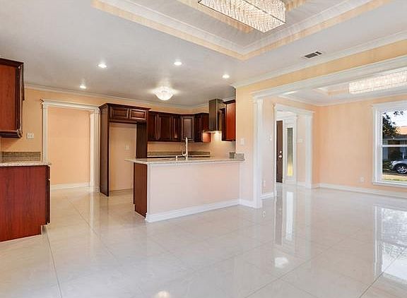 5th image of 2125 Potomac Dr