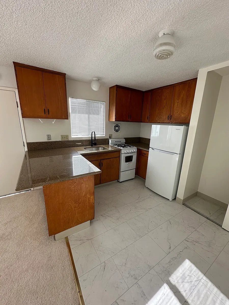 Building Photo - 35 Valencia Ave #4