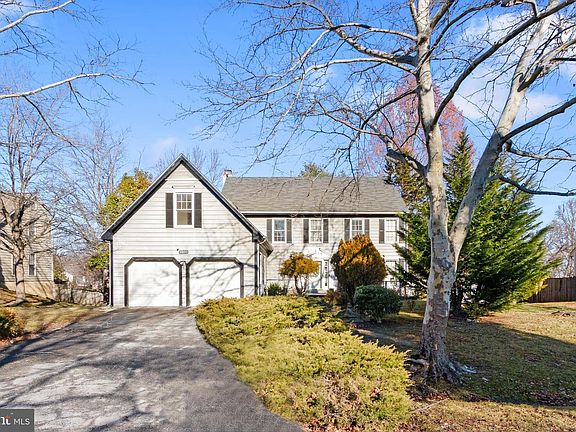 2nd image of 1010 Danbury Dr