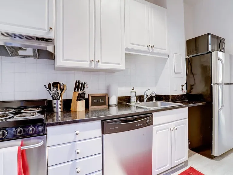1765 R St NW #102 — Photo 9