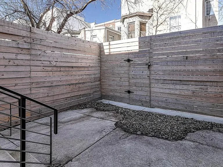 1719 Arlington St — Photo 23