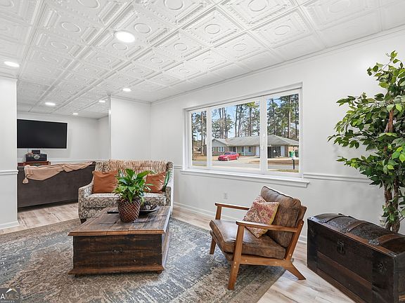 2nd image of 303 Pinewood Dr