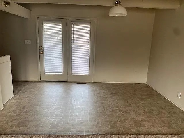 3 bed, 1.5 bath, 1648 sqft, $1,350 — Photo 3