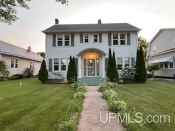 804 S 13th St, Escanaba, MI 49829