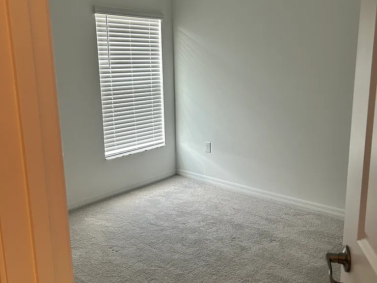 1700 NE 6th Pl — Photo 12