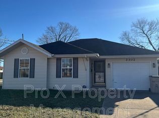 2302 W Olive St, Springfield, MO 65802