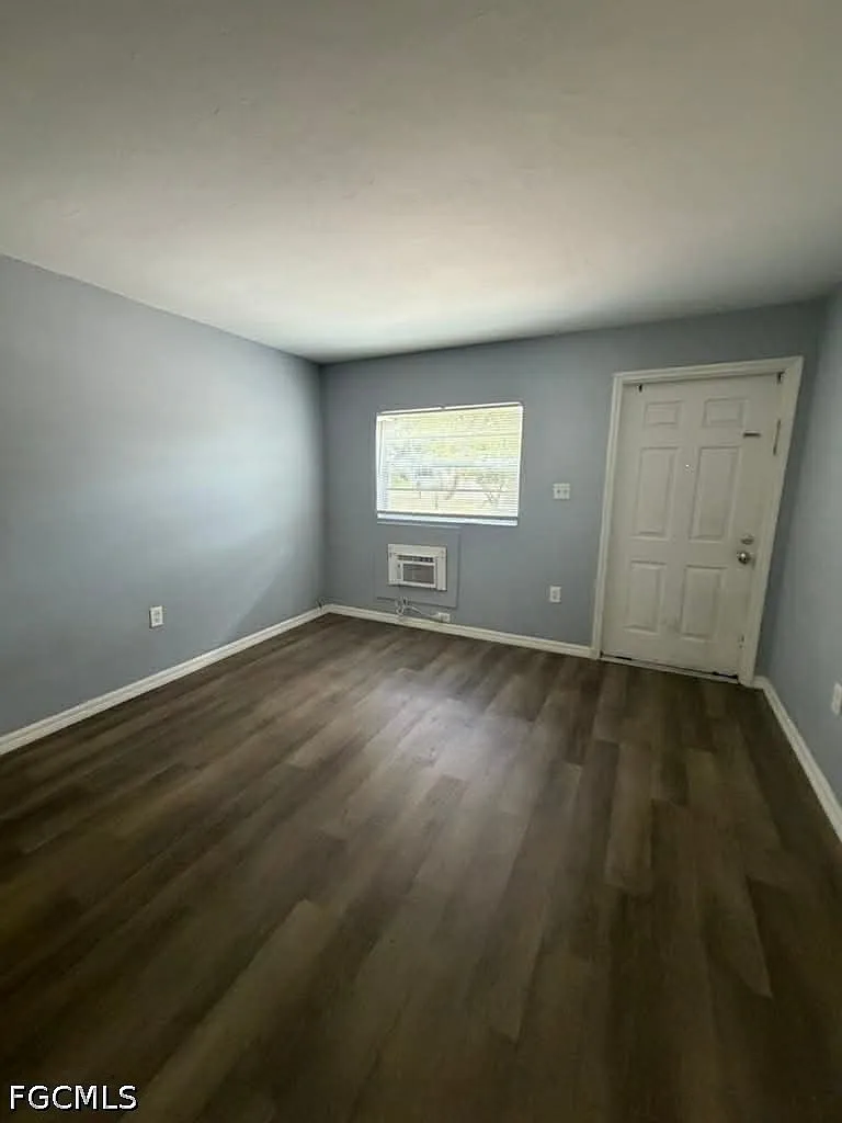2 bed, 1.0 bath, 740 sqft, $1,100 — Photo 4