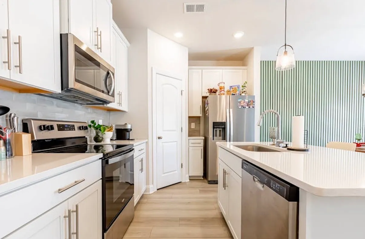 3 bed, 2.5 bath, 1600 sqft, $2,600 — Photo 3