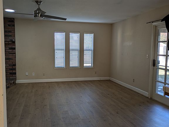 4th image of 107 E Whittier Ave