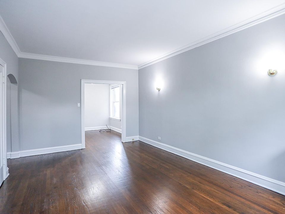 1st image of 3408 W Balmoral Ave #3W