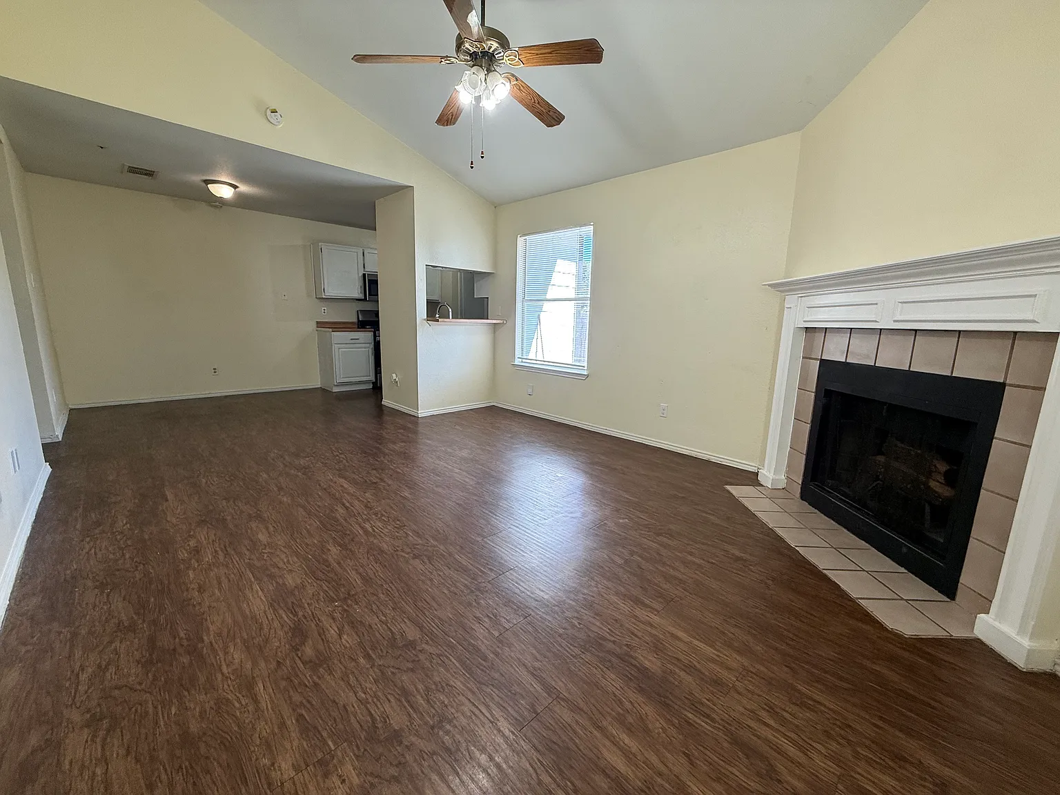 2 bed, 850 sqft, $1,450 — Photo 2