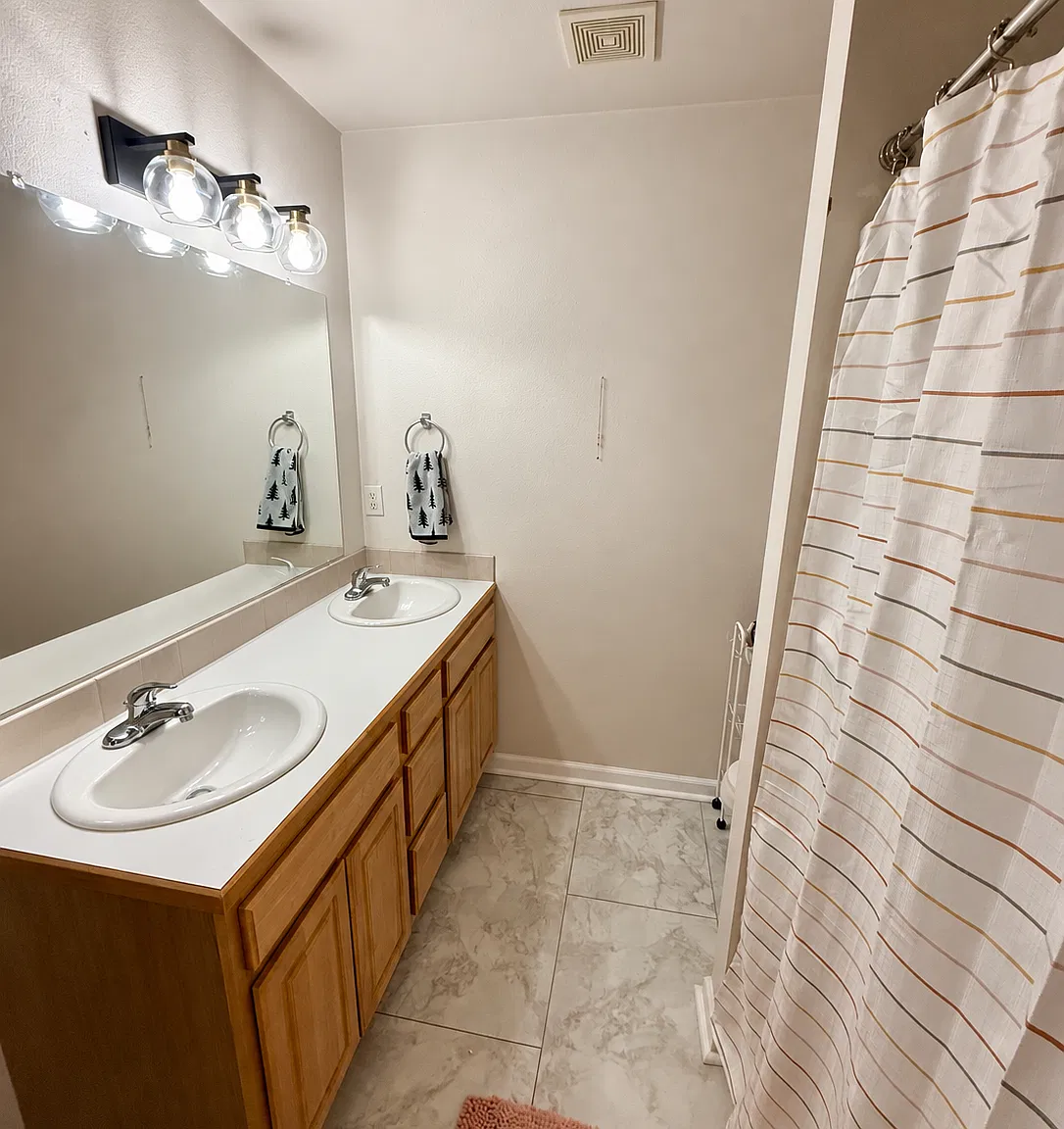 2 bed, 1052 sqft, $900 — Photo 2