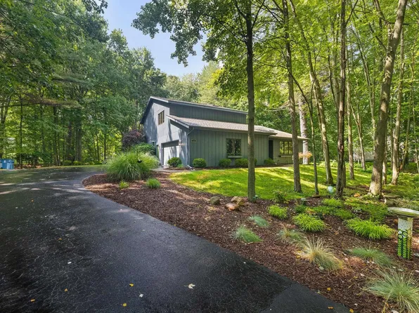 3906 E Tupelo Dr, Midland, MI 48642