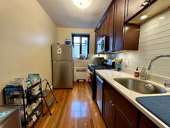 5th image of 65 Strathmore Rd APT 27