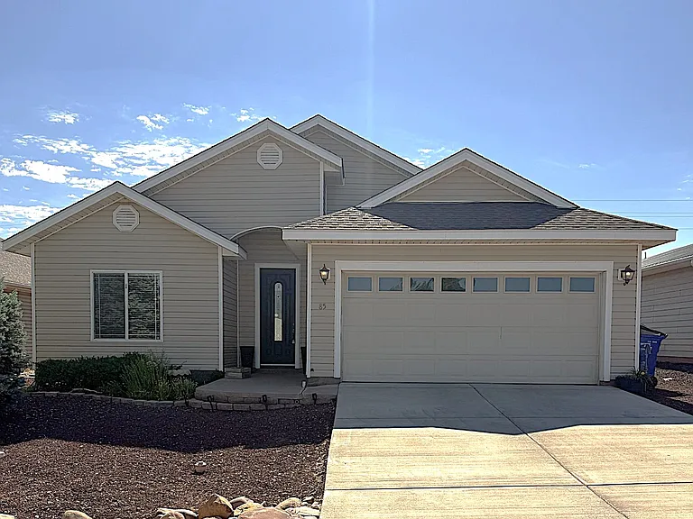 85 S Hillcrest Dr — Photo 1