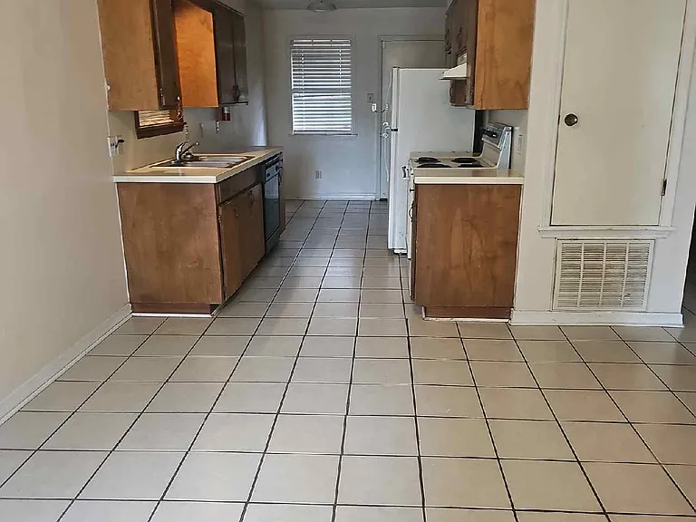 509 Vernon St — Photo 3