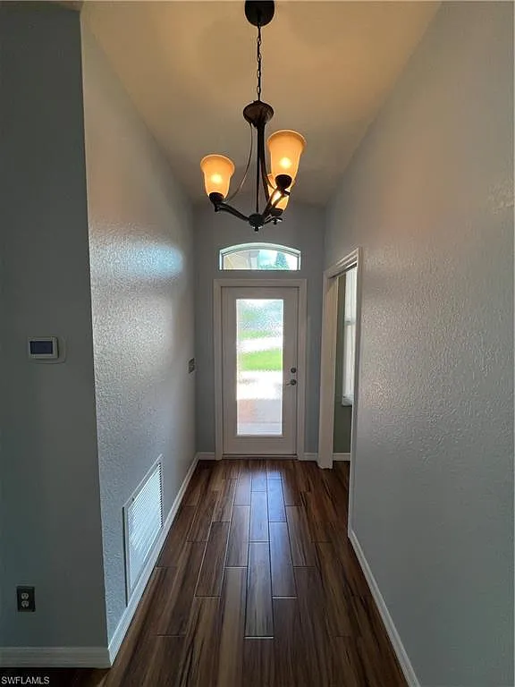 3 bed, 2.0 bath, 1552 sqft, $3,400 — Photo 3