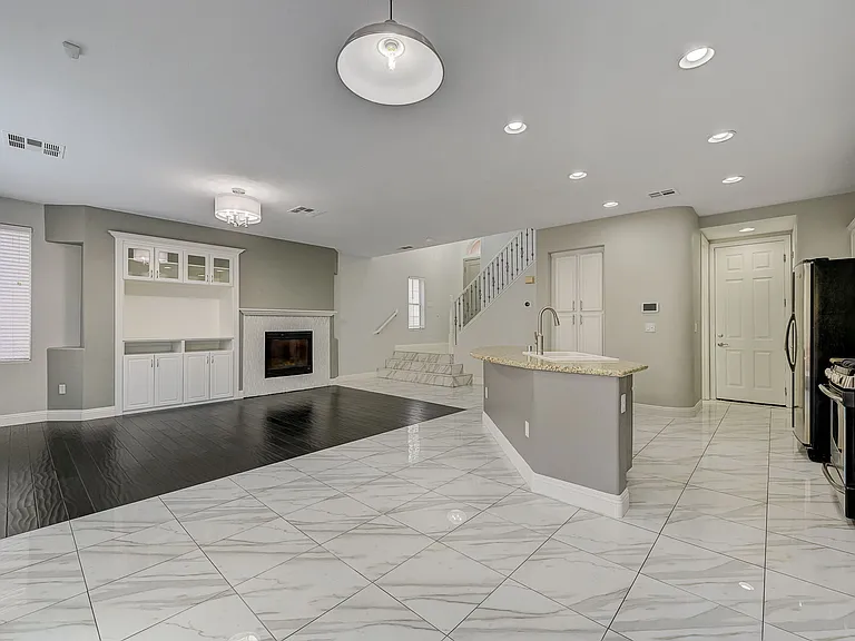 2429 Granada Bluff Ct — Photo 8