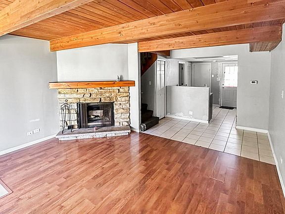 3rd image of 429 Meadow Green Ln