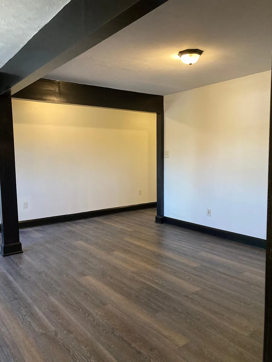 Building Photo - 546 W 9th St #C