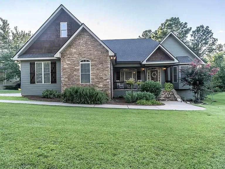 291 Greystone Dr — Photo 1