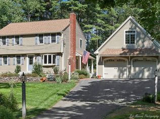 16 Archelaus Pl, West Newbury, MA 01985