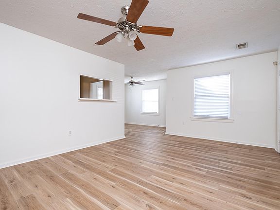 5th image of 1808 Iris St