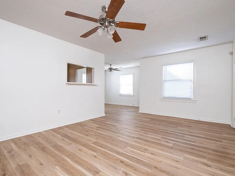 1808 Iris St — Photo 5