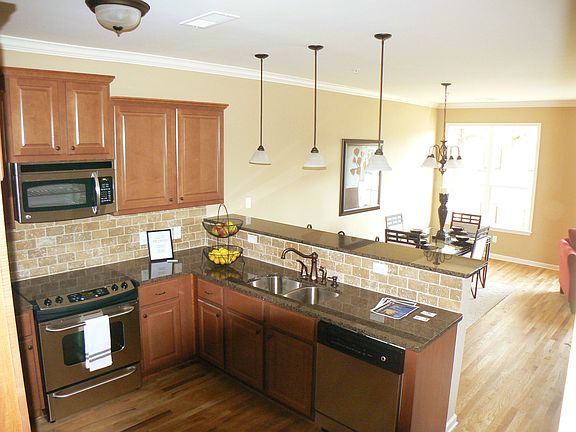 Kitchen (granite countertops)