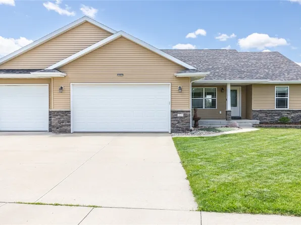 217 E Terrace Dr, Center Point, IA 52213