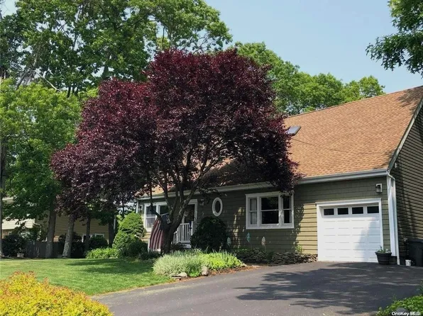 27 Oaktree Drive, East Moriches, NY 11940