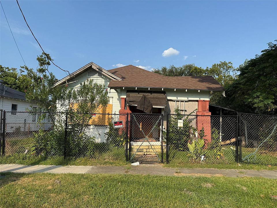 1st image of 2316 Everett St