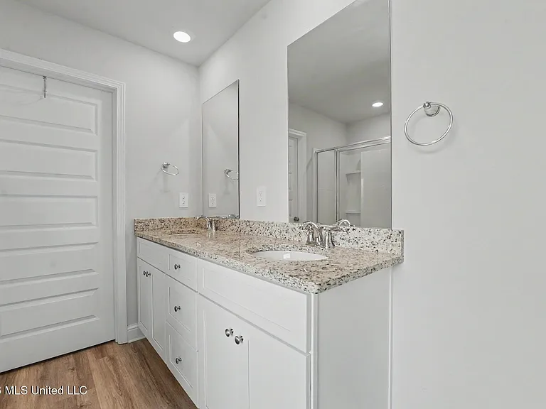 107 Mill Ct — Photo 15