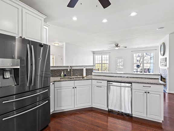 2nd image of 537 Southpoint Dr
