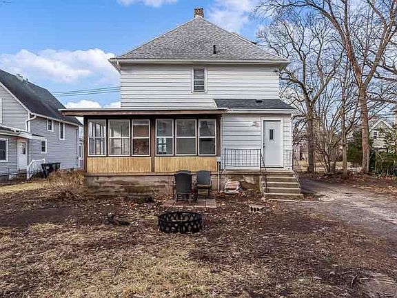 4th image of 1015 Prairie Ave