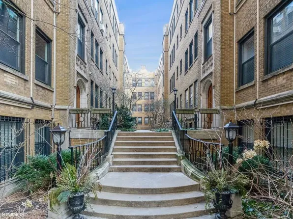 640 W Waveland Ave #F2, Chicago, IL 60613