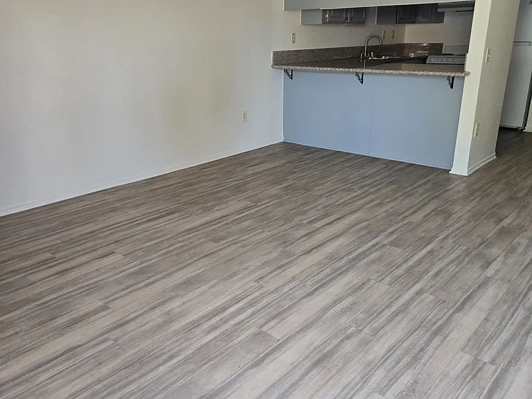 Plymouth Manor Apts — Photo 13