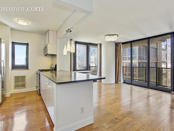3rd image of 161 W 61st St APT 12C