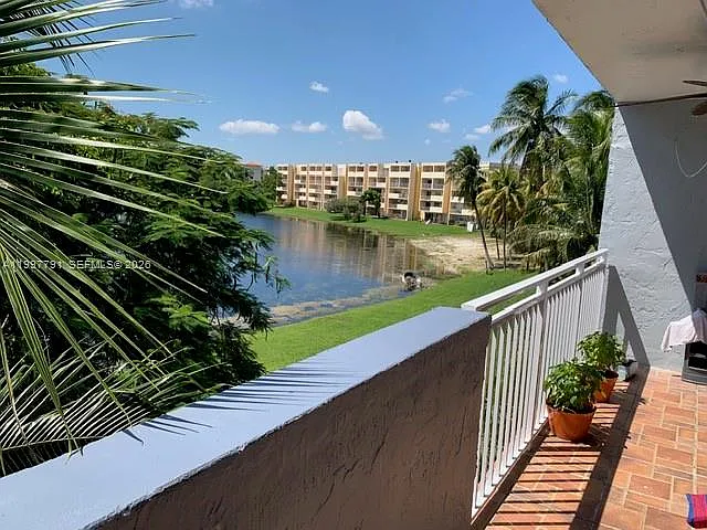 Building Photo - 9357 Fontainebleau Blvd #D303