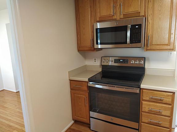 4th image of 2770 Grovemore Ln