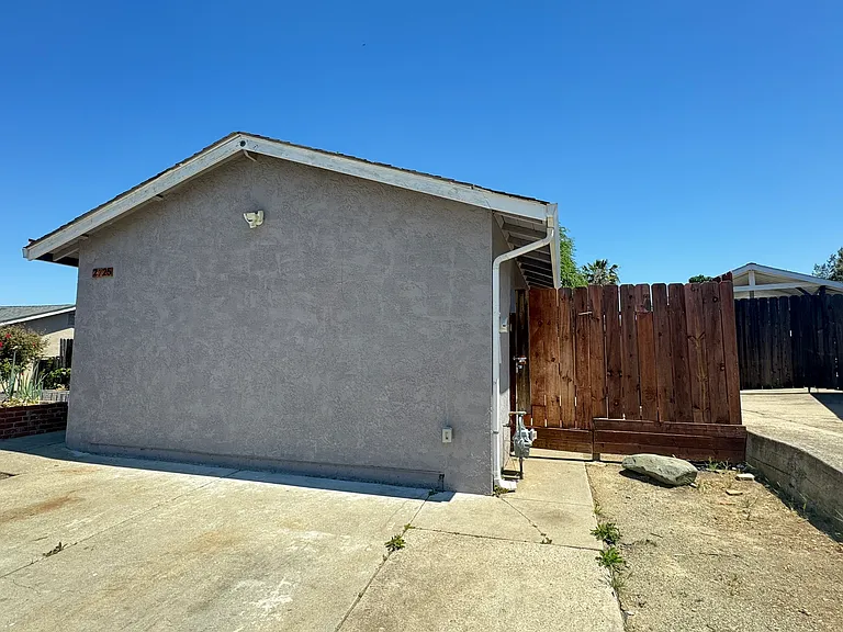 2725 Del Oro Cir — Photo 11