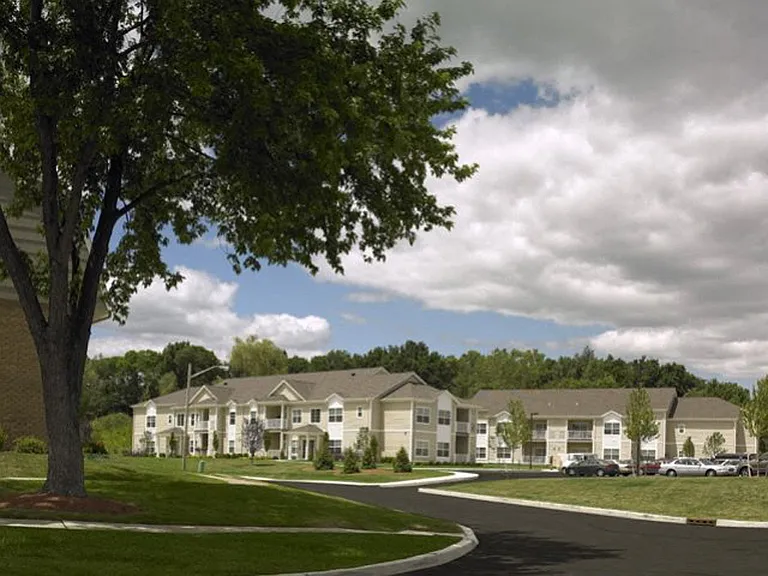 Sutton Hill Apartments and The Point at Sutton Hill — Photo 9