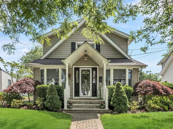 82 Harding Avenue, Lynbrook, NY 11563