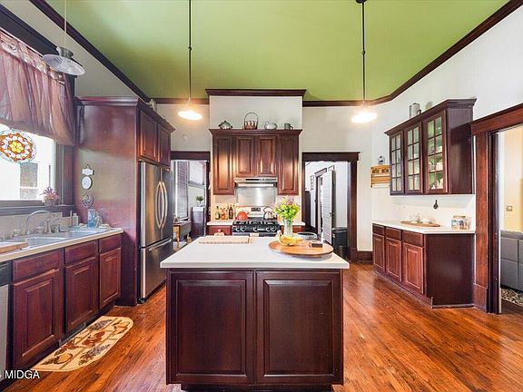 4th image of 2134 Vineville Ave