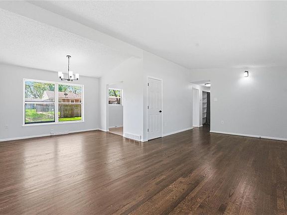 4th image of 416 Sagebrush Ln